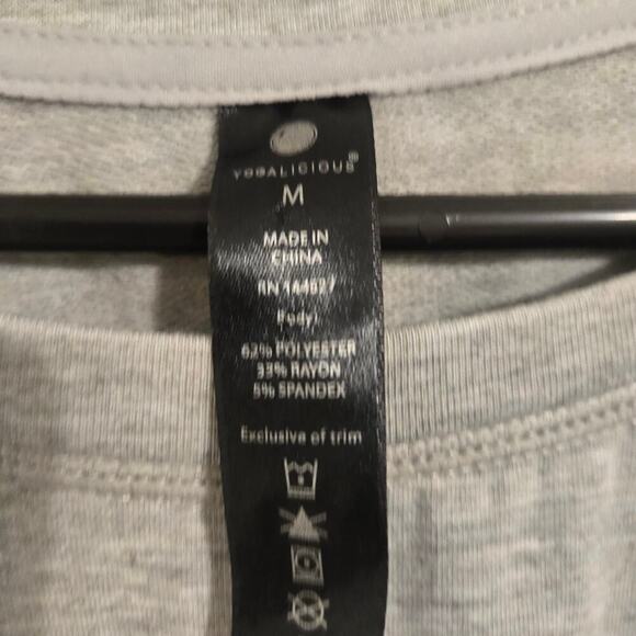 Yogalicious Women’s Sweatshirt Gray Size M Long Sleeve Pullover w/ Thumb Holes - Picture 2 of 5